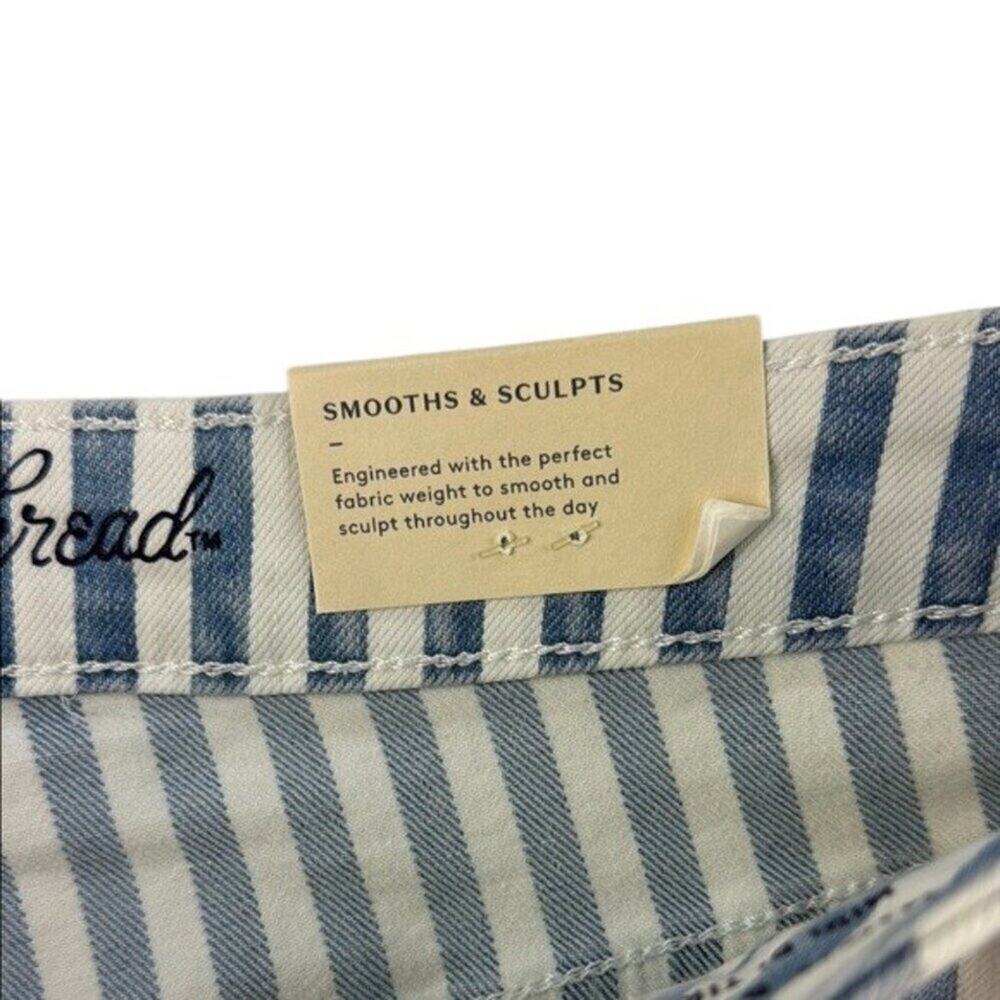 Universal Thread Shorts Midi Blue and White Stripe High Rise Women's Size 12 - Picture 10 of 10